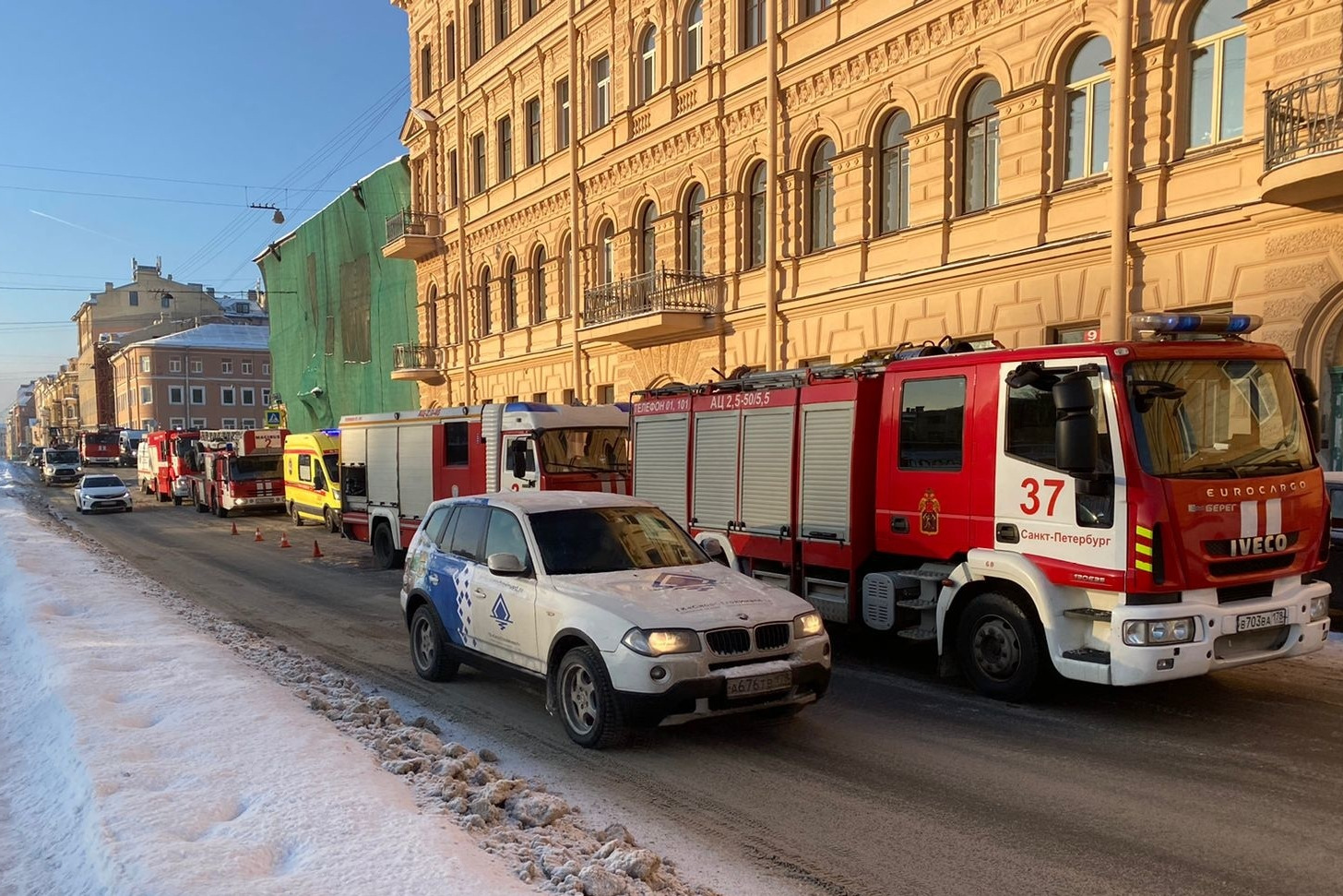 Фонтанка ру санкт петербург. Пожар в Санкт-Петербурге сейчас. СПБ здание в квадрате. Петербург Фонтанка 68. Набережная реки Фонтанки 139.