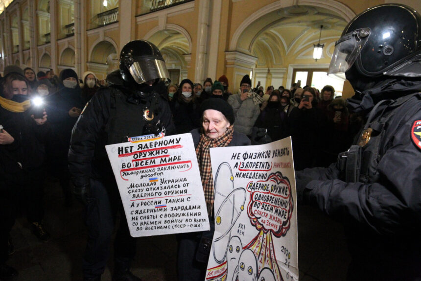 антивоенный митинг, акция протеста, конфликт на Украине, полиция, художница Елена Осипова