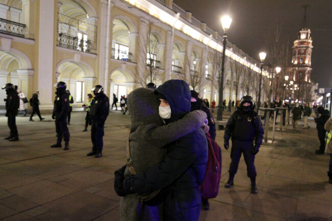антивоенный митинг, акция протеста, конфликт на Украине, пара, отношения, любовь