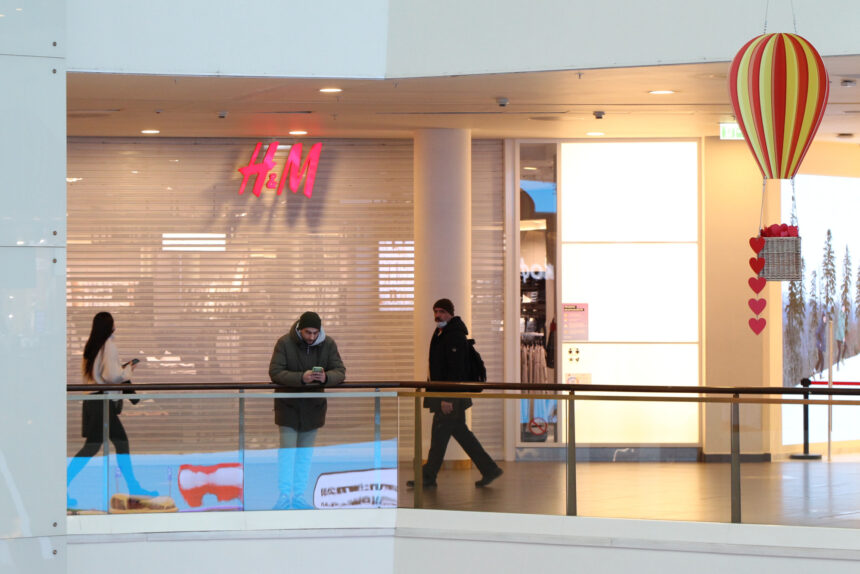 закрытый магазин H&M, торговый центр Галерея, санкции