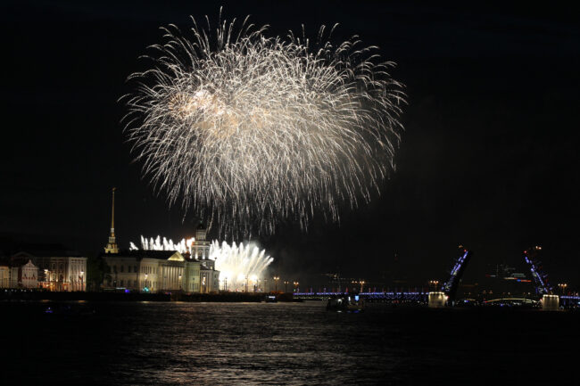 фейерверк, петровский фестиваль огня, день города 2022