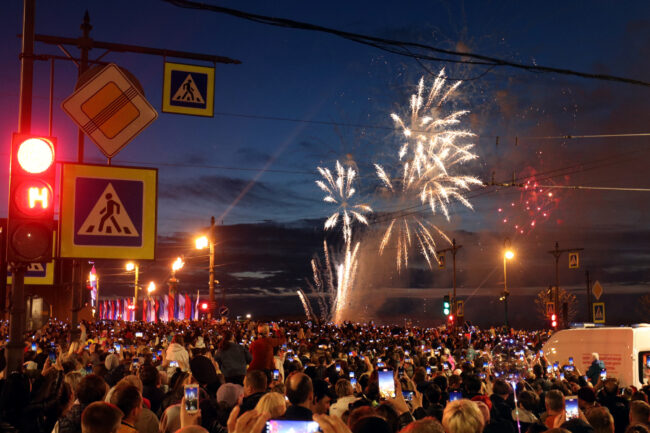 фейерверк, петровский фестиваль огня, день города 2022