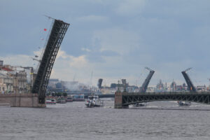 день ВМФ, Троицкий мост, Дворцовый мост, разведённые мосты