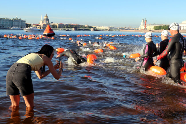 пловцы, спортсмены, заплыв вокруг Петропавловской крепости