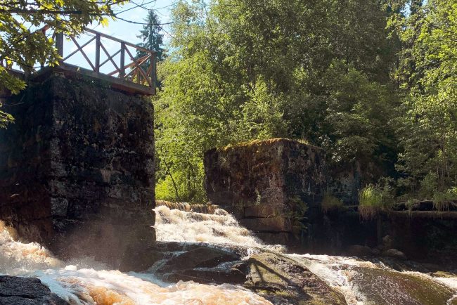 водопад на развалинах финской ГЭС, река Бусловка