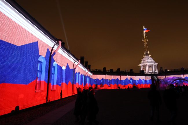 Фестиваль света, российский флаг, триколор, Петропавловская крепость