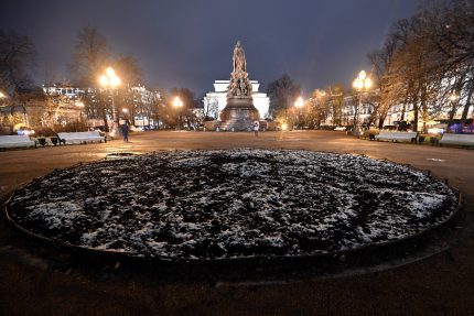 Екатерининский сад, памятник Екатерине II, Александринский театр, зима, снег