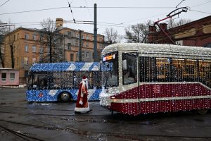 новогодний трамвай и троллейбус, дед мороз, новый год