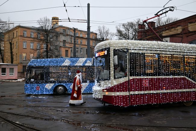 новогодний трамвай и троллейбус, дед мороз, новый год