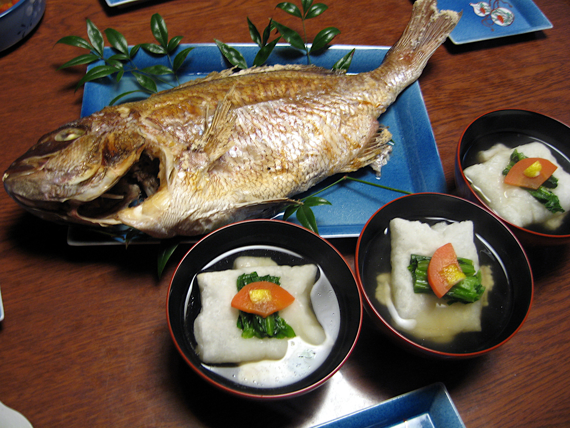 японские новогодние блюда, рыба, суп дзони