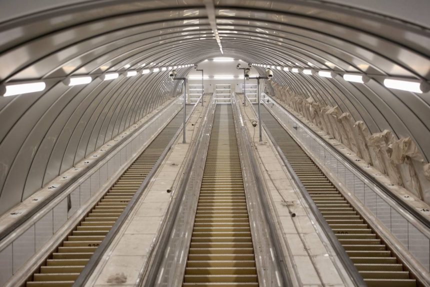 эскалаторы, метрополитен, станция метро Московская