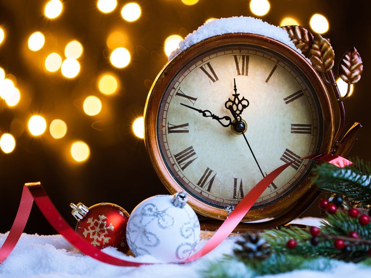 новогодние подарки, часы, новый год, ёлочные игрушки