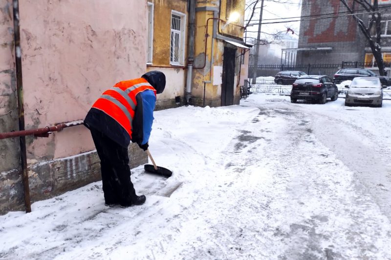 уборка дворов, уборка снега, дворники