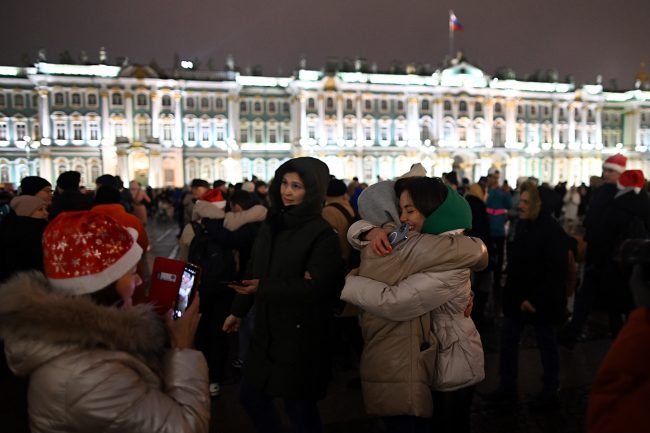 новогодняя ночь, новый год, Дворцовая площадь, объятия, дружба, любовь