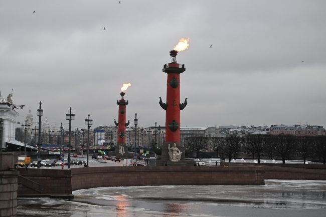 Ростральные колонны, юбилей прорыва блокады Ленинграда, Нева, лёд, зима