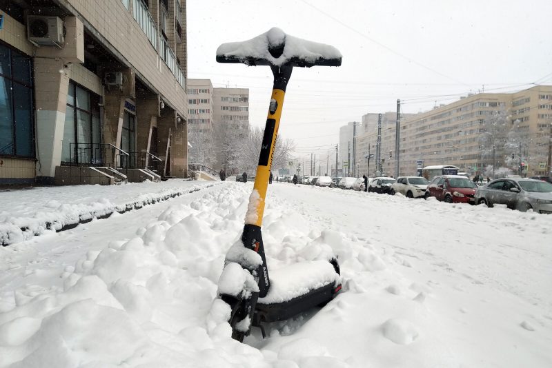 зима, снегопад, электросамокат