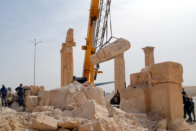 Триумфальная арка, Пальмира, Сирия, разбор завалов
