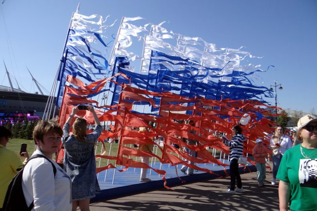 день России, концерт у Газпром арены, флаг России