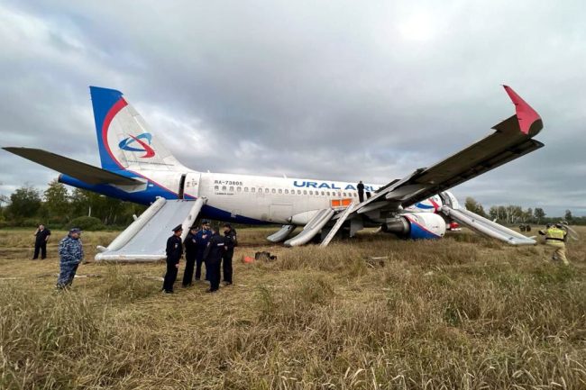 аварийная посадка самолёта Airbus A320 в Новосибирской области