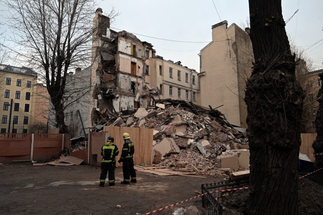 обрушение флигеля дома Семёнова, Гороховая улица 73, разрушенное здание, МЧС