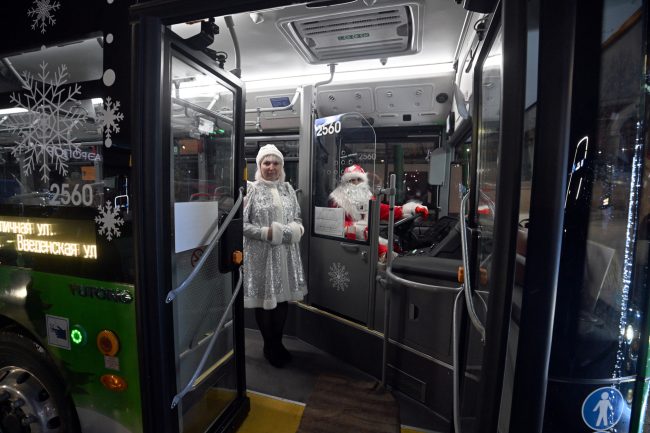 новогодний автобус, дед мороз, снегурочка