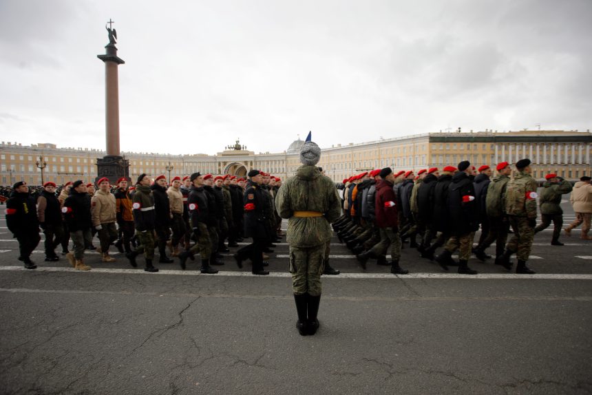 На Дворцовой площади состоялась первая репетиция парада ко Дню Победы