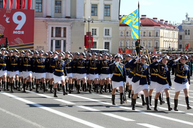 День Победы, парад, Дворцовая площадь, курсанты, женщины-военнослужащие