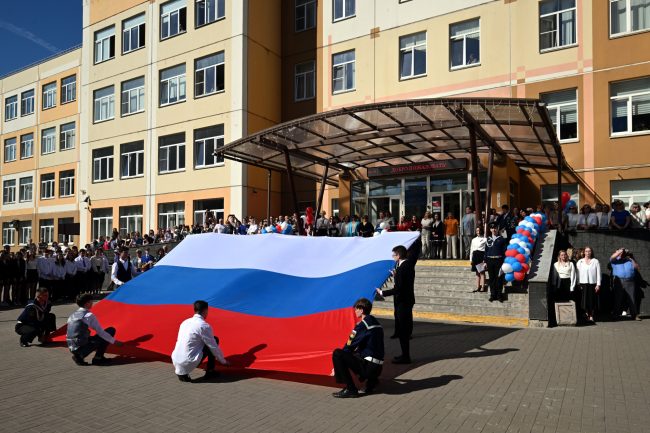 последний звонок, выпускники, школа 471, флаг России