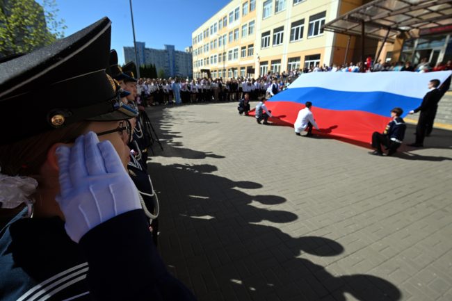 последний звонок, выпускники, школа 471, флаг России