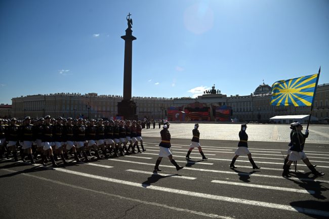 День Победы, парад, Дворцовая площадь, курсанты, женщины-военнослужащие