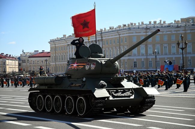 День Победы, парад, Дворцовая площадь, танк Т-34