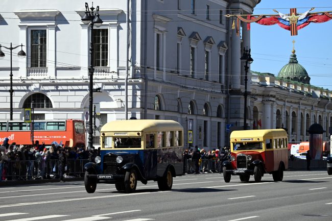 День Победы, автопробег, ретро-автомобили, Невский проспект, автобусы