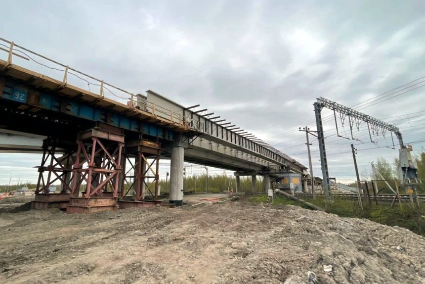 На Петрозаводском шоссе завершили надвижку конструкций путепровода