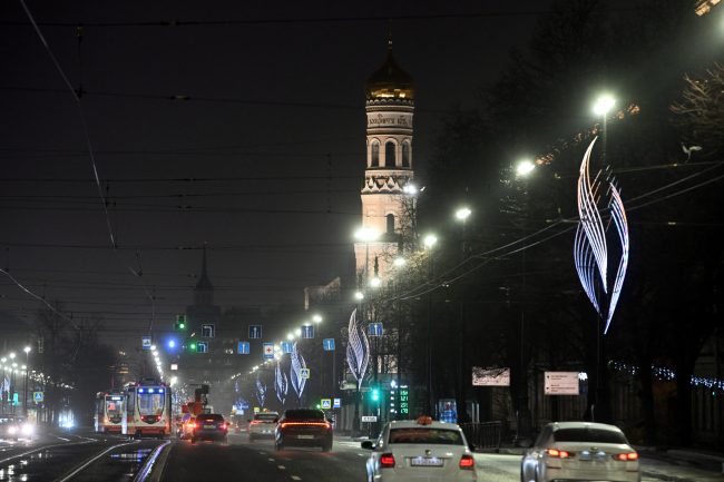 новогодние украшения, новый год 2025, подсветка, иллюминация, Московский проспект, Новодевичий монастырь