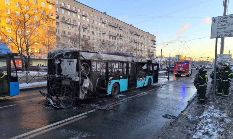 пожар, сгоревший автобус, Ленинский проспект