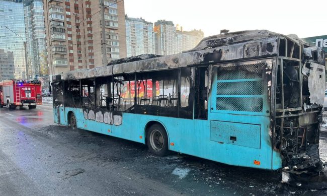 пожар, сгоревший автобус, Ленинский проспект