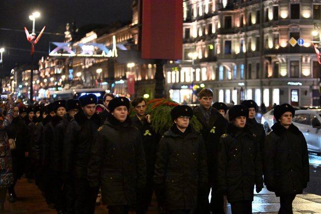 День полного освобождения Ленинграда от фашистской блокады, Дворец творчества юных, возложение венков