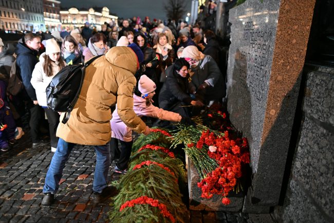 День полного освобождения Ленинграда от фашистской блокады, Дворец творчества юных, возложение венков, Фонтанка, блокадная прорубь