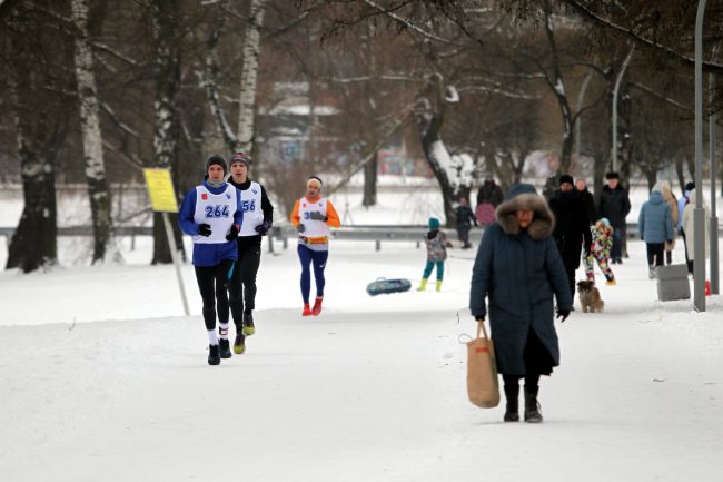 лёгкая атлетика, спорт, забег Зимняя десятка, Калининский район, Муринский парк