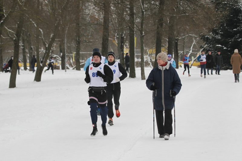 лёгкая атлетика, спорт, забег Зимняя десятка, Калининский район, Муринский парк