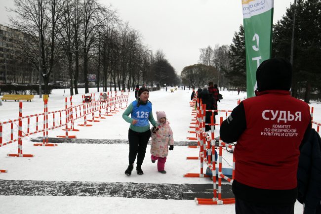 лёгкая атлетика, спорт, забег Зимняя десятка, Калининский район, Муринский парк