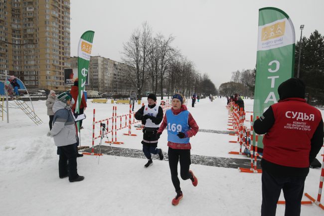 лёгкая атлетика, спорт, забег Зимняя десятка, Калининский район, Муринский парк