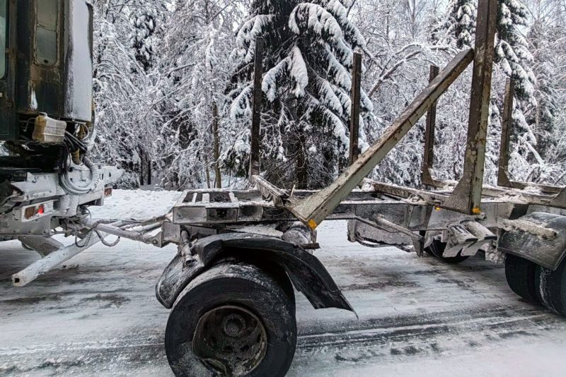 лесовоз, прицеп, ДТП, Волховский район Ленинградской области