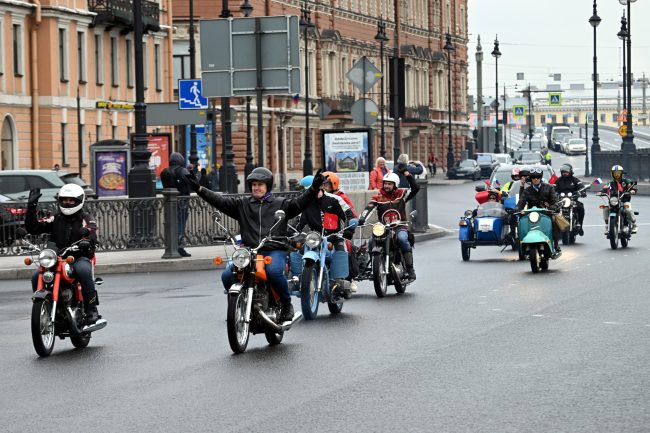 ретропарад, ретротранспорт, мотоциклисты, байкеры
