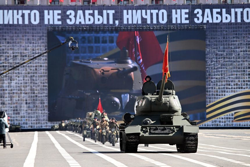 день Победы, 9 мая 2025, парад, Дворцовая площадь, танк Т-34