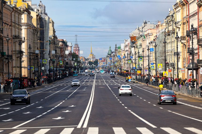 Невский проспект, движение автомобилей после ремонта