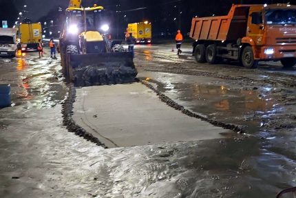 прорыв трубы, проспект Энгельса