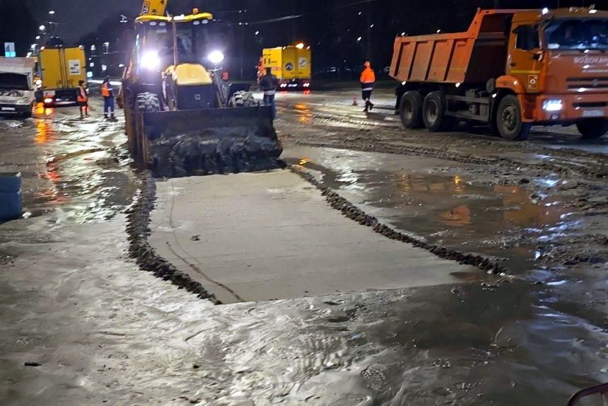 прорыв трубы, проспект Энгельса