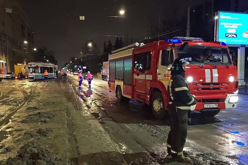 прорыв трубы, проспект Энгельса