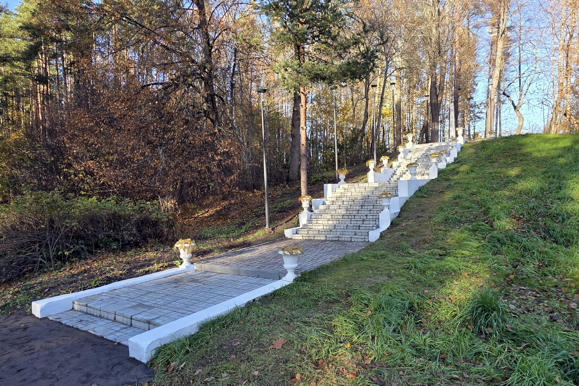 лестница к стеле в честь Победы в Великой Отечественной войне, МО Солнечное